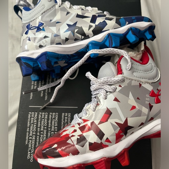Underarmour boys cleats - Picture 2 of 6